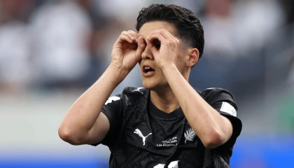 MK体育app下载-贾斯特本场梅开二度，对抗11胜5，7夺回球权2次被犯规