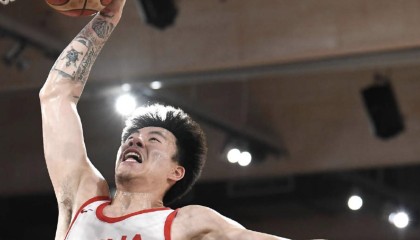 媒体人：今天赢在朱俊龙和李弘权，张镇麟现在咋完全没运动能力了